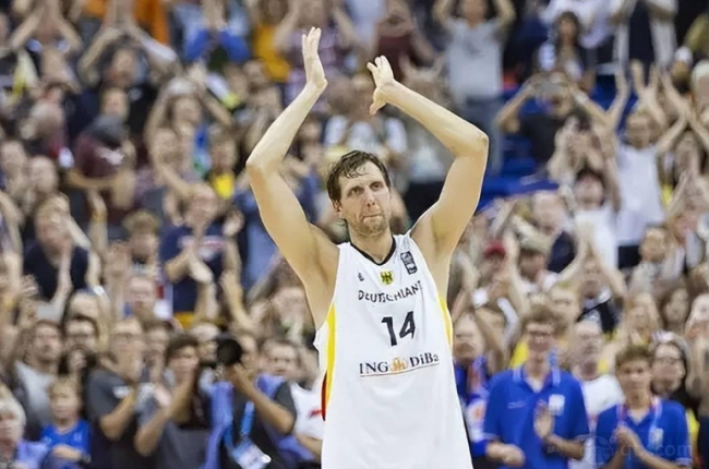 对手防线的 对手防线的