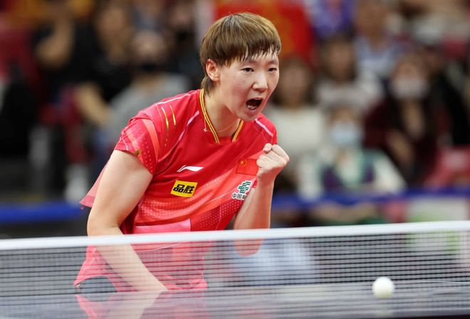 球进攻和防 球进攻和防